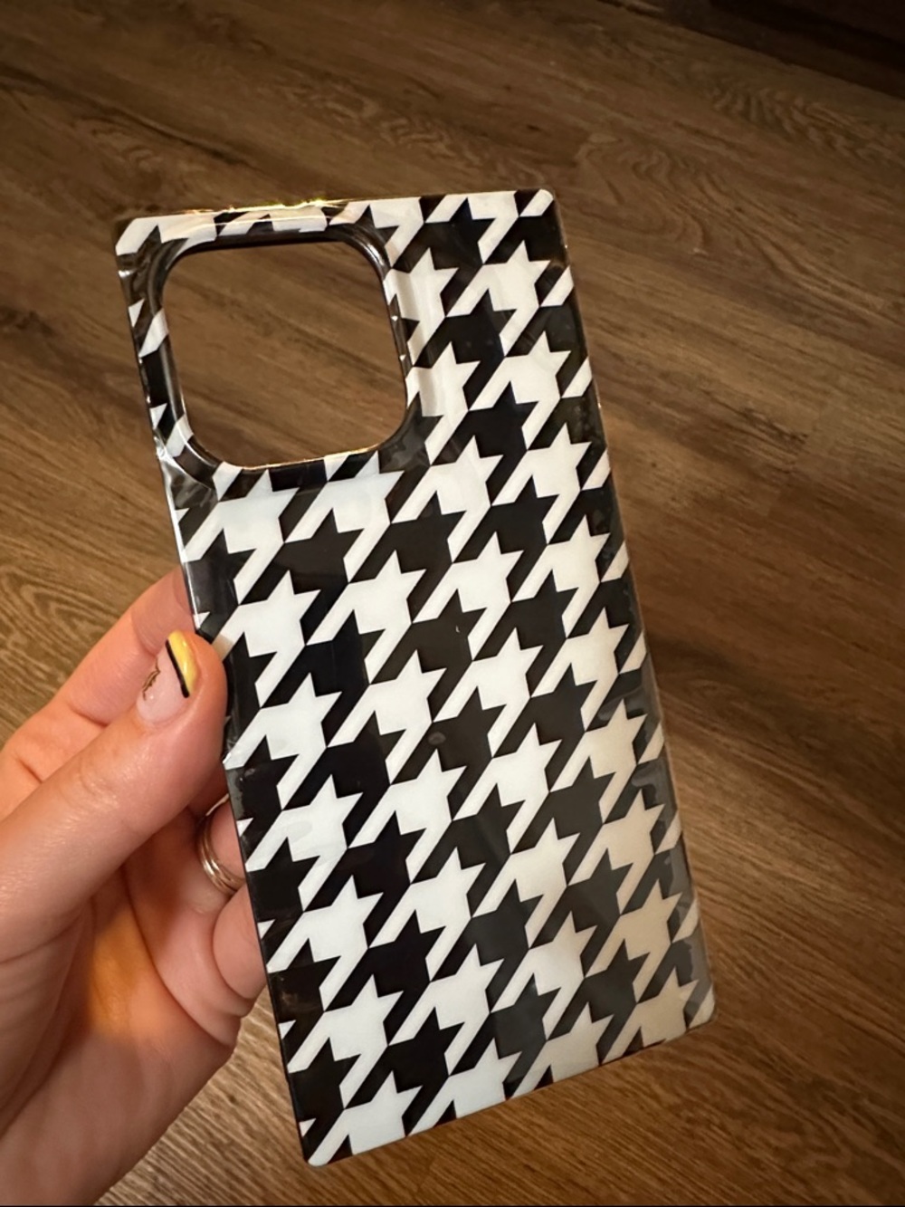 Brand new never used Black & White Houndstooth Phone Case/Compatible 14 PRO MAX